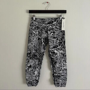 1 🆕 Calvin Klein Performance Cropped Leggings
